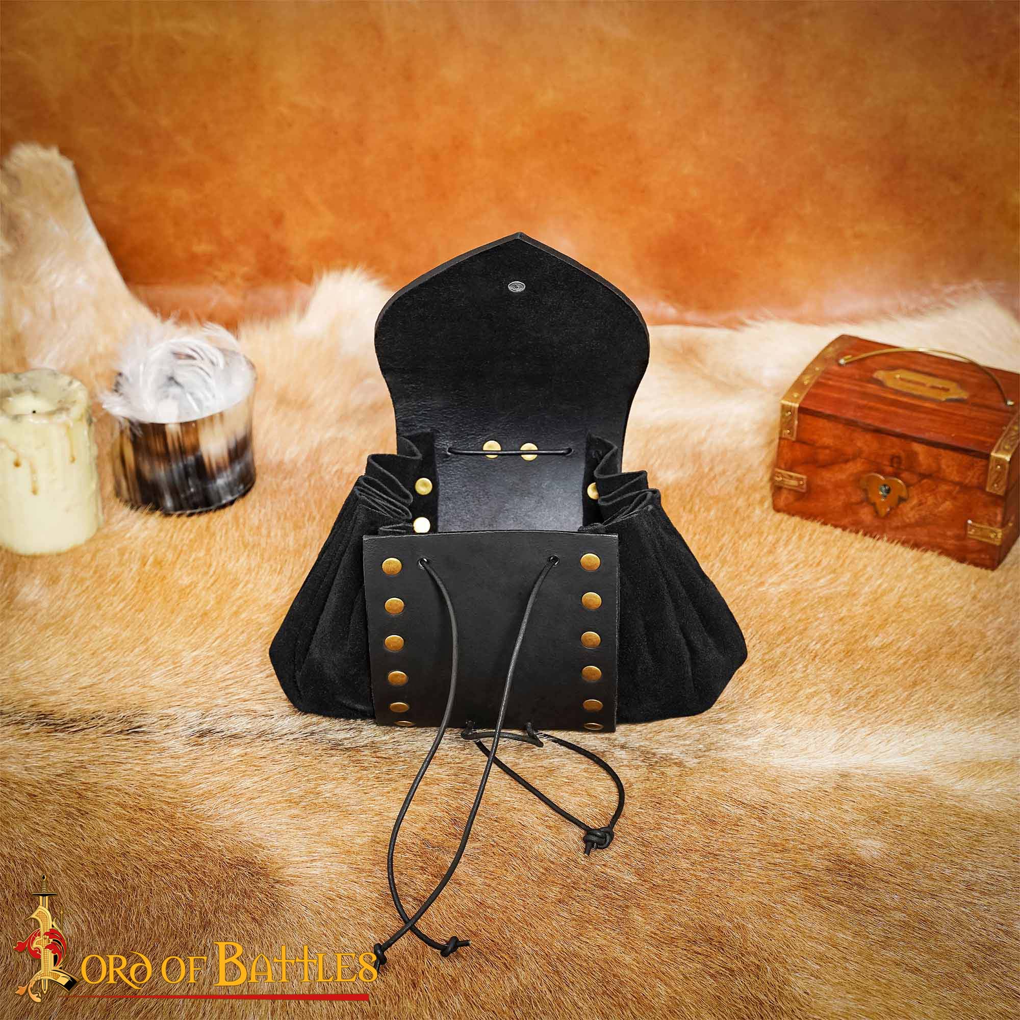 Bolsa de cinturón medieval de ante con remaches de latón