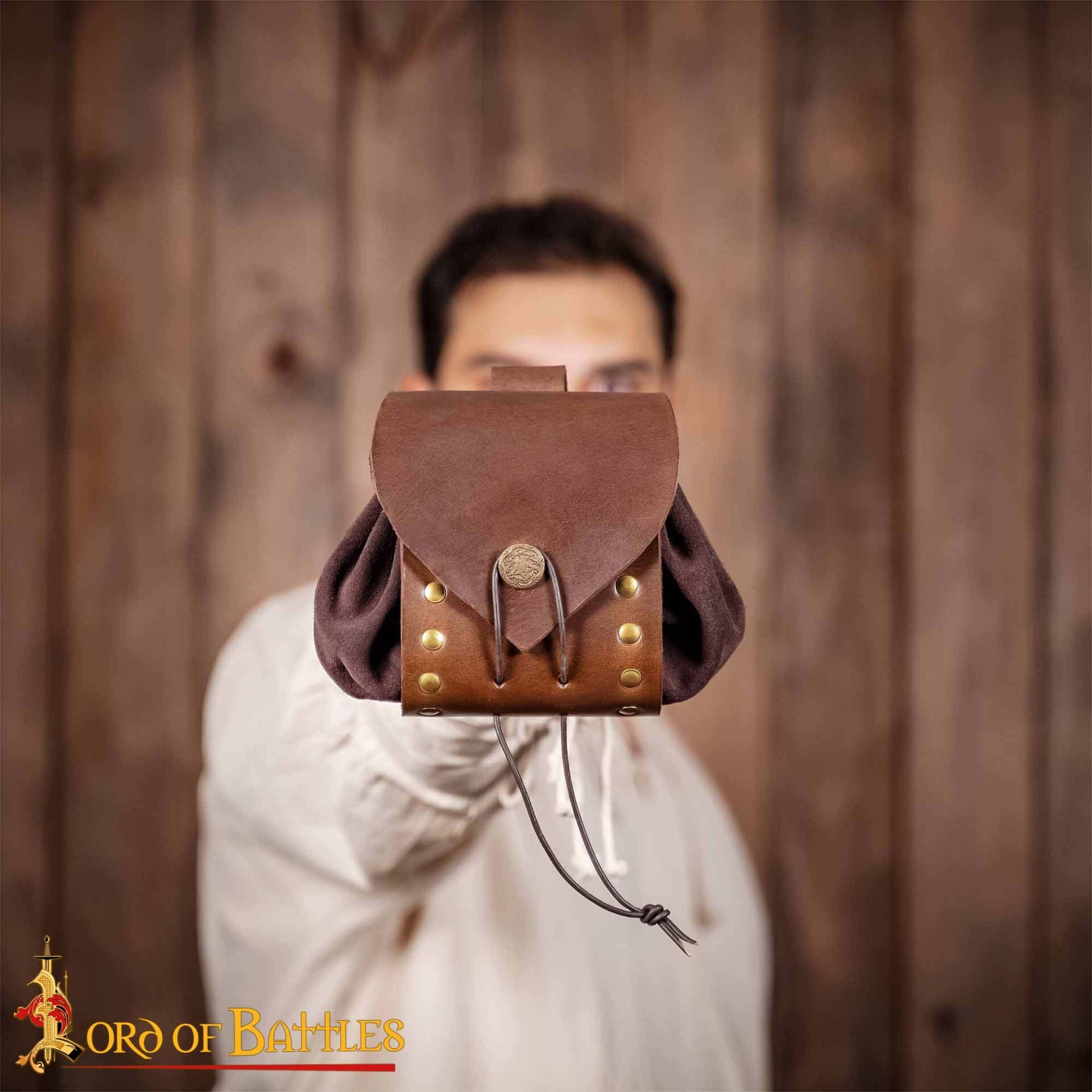 Bolsa de cinturón medieval de ante con remaches de latón - Marrón