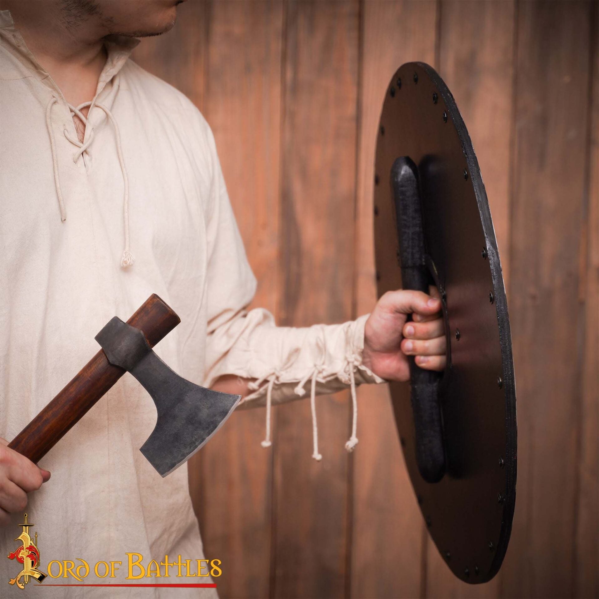 Imagen única de: Escudo vikingo rojo de madera con herrajes de acero y umbo - imagen 5