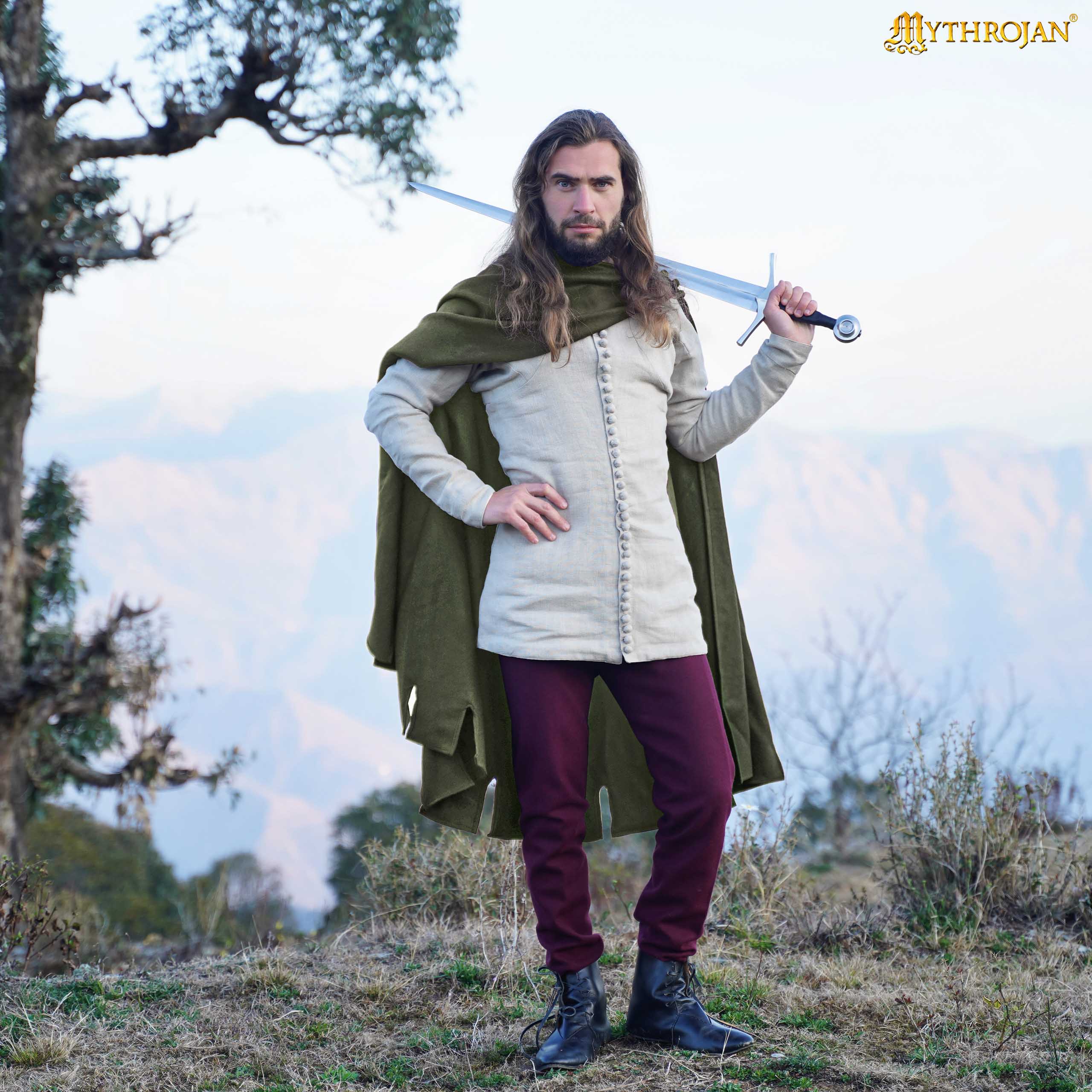 Capa medieval para hombre — lana reciclada, corte semicircular y botones cosidos a mano - Verde - L