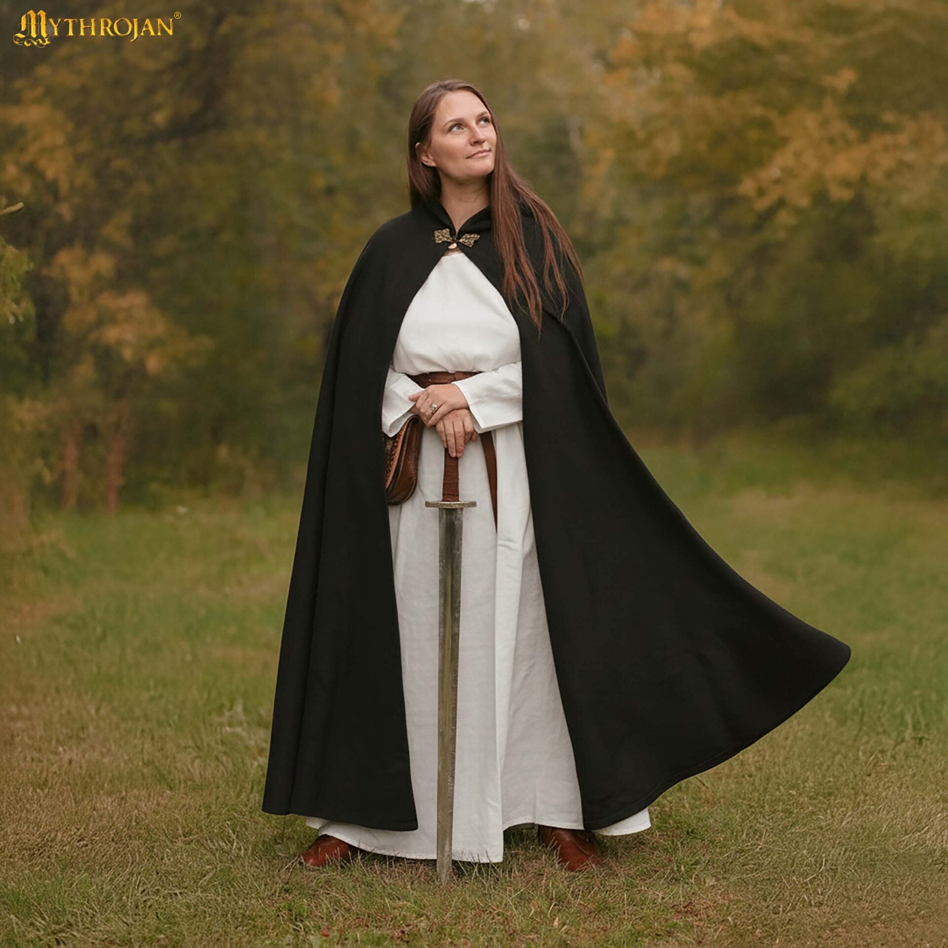 Capa medieval con capucha de lana y broche de latón macizo - imagen 6