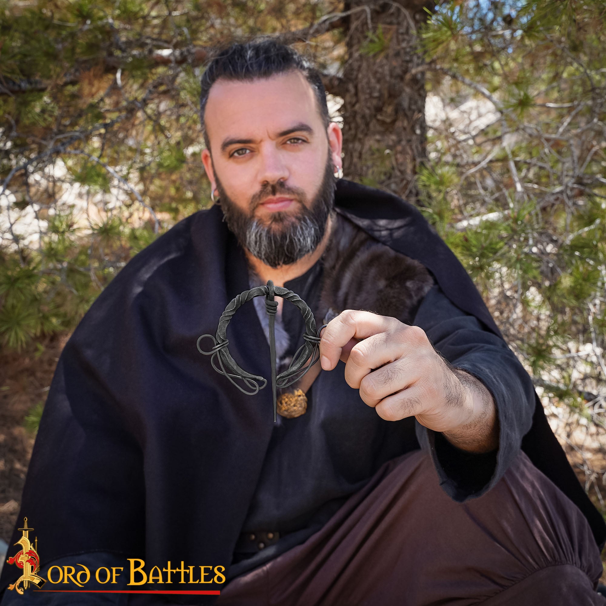 Broche penannular vikingo forjado a mano - Fíbula de hierro para manto - imagen 18