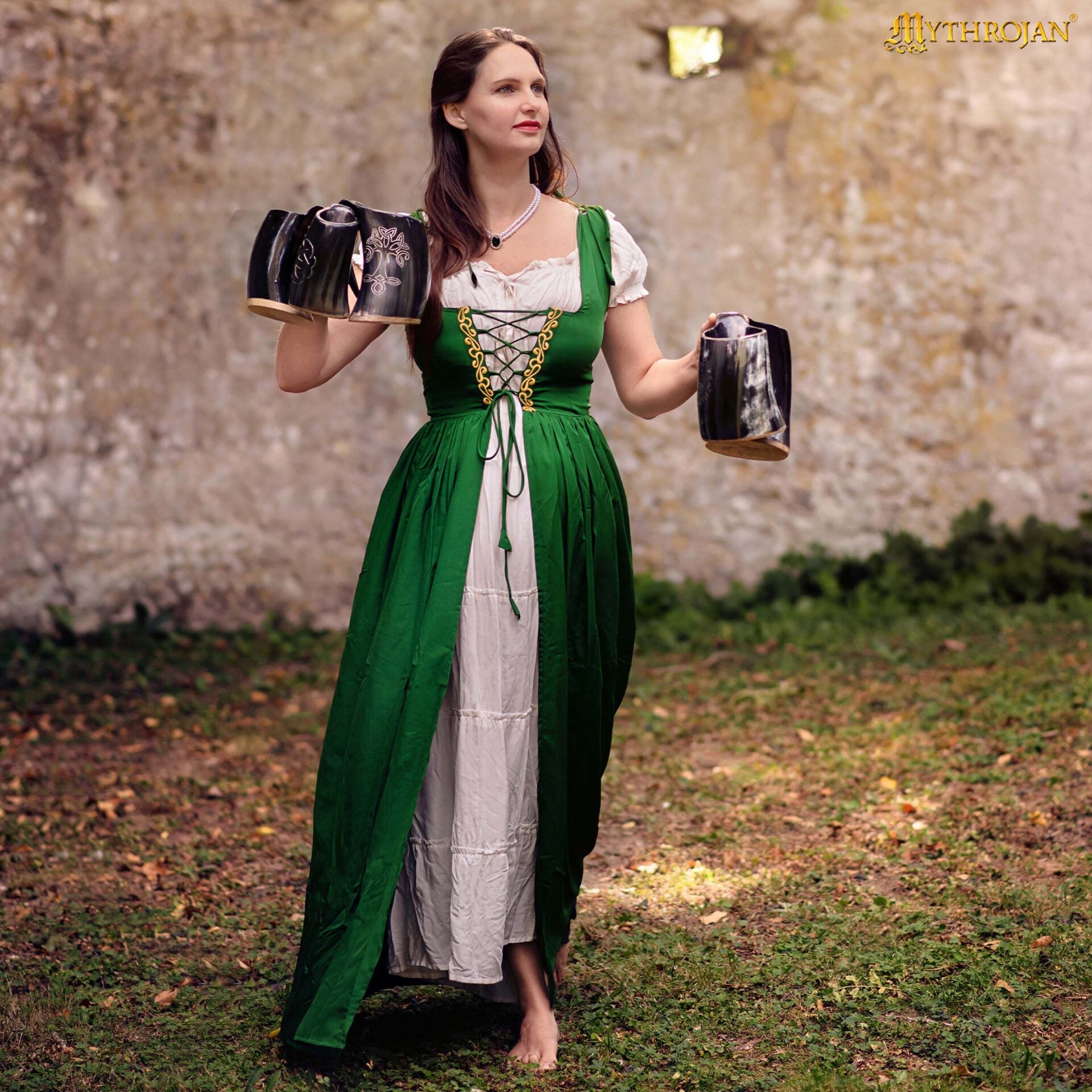 Vestido medieval verde con sobrevestido bordado y chemise - imagen 3