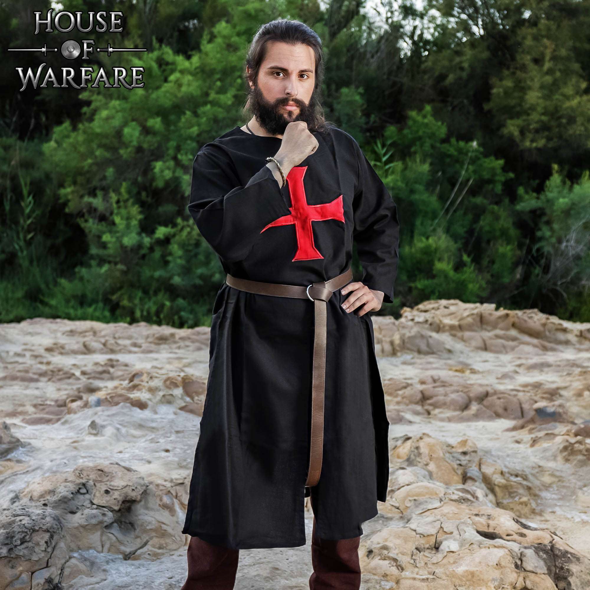 Túnica templaria negra con cruz roja - imagen 7
