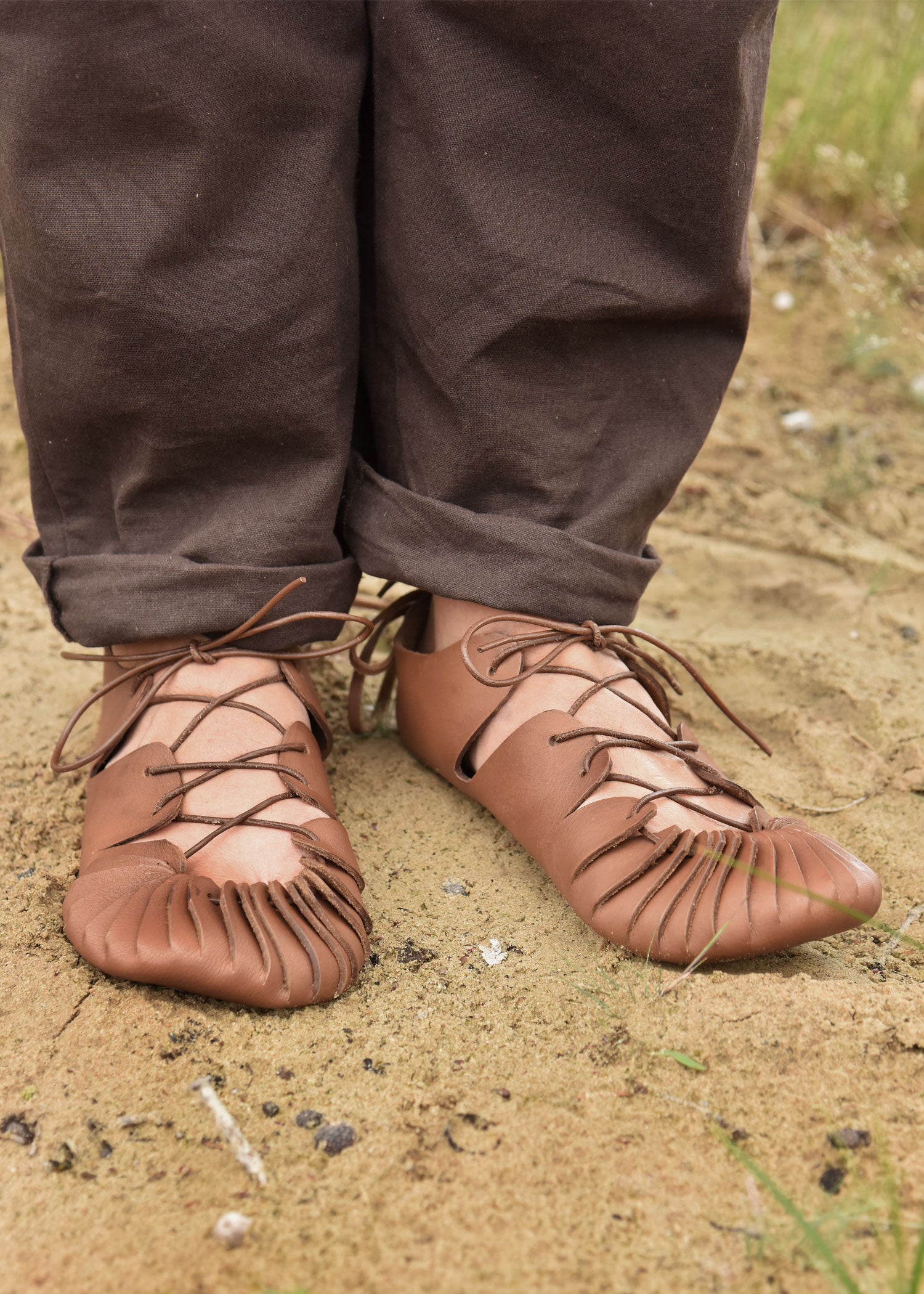 Imagen única de: Zapatos Medievales Con Cinturilla, Marrón.