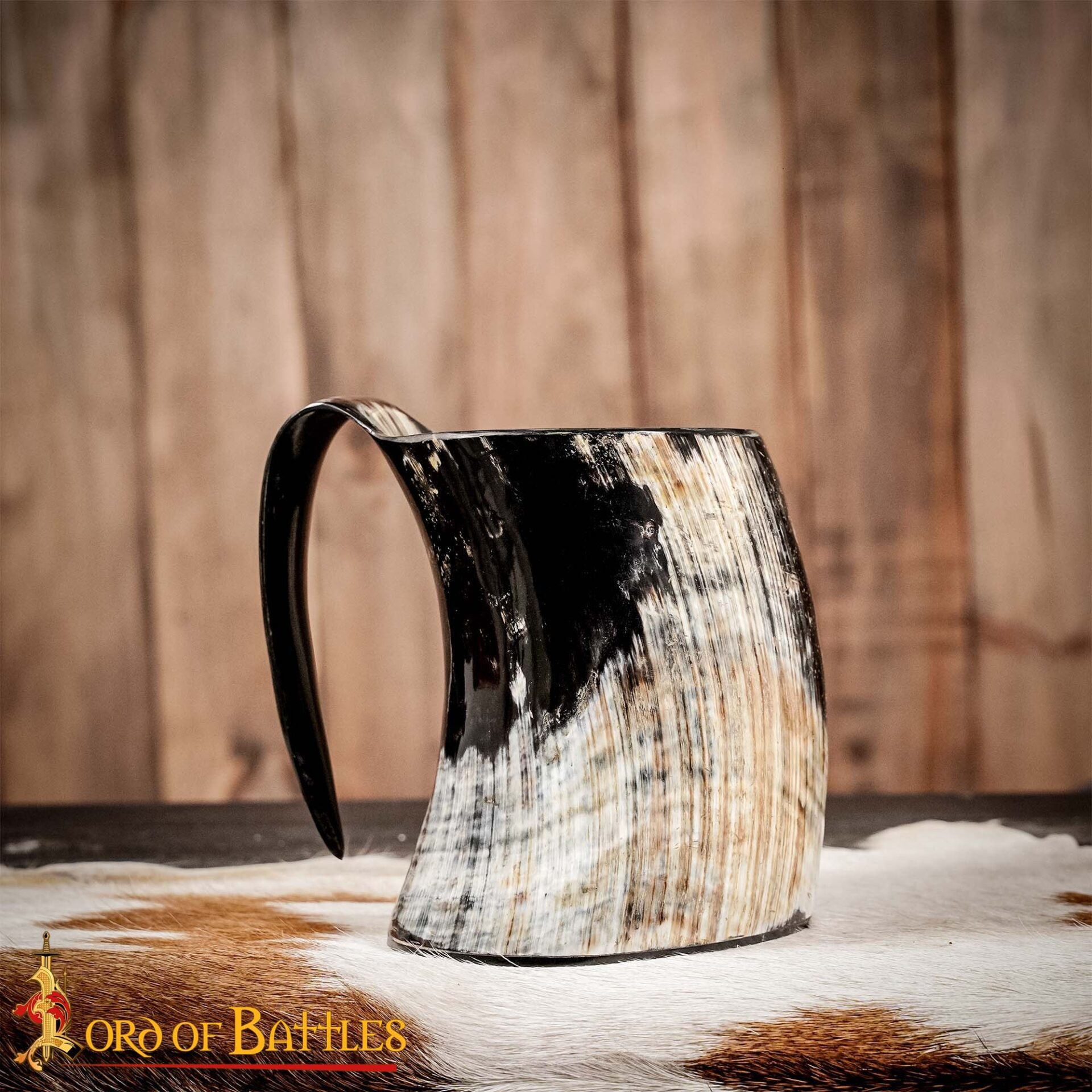 Jarra vikinga de cuerno natural pulido con asa