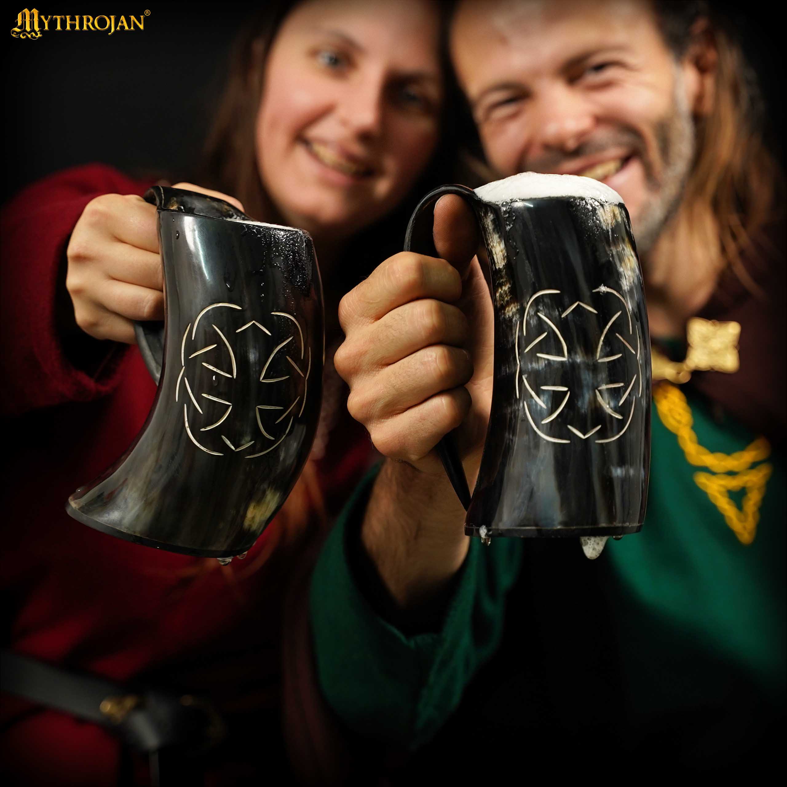 Cuerno vikingo para beber con grabado geométrico y correa de cuero - 600ml - Blemished Grade