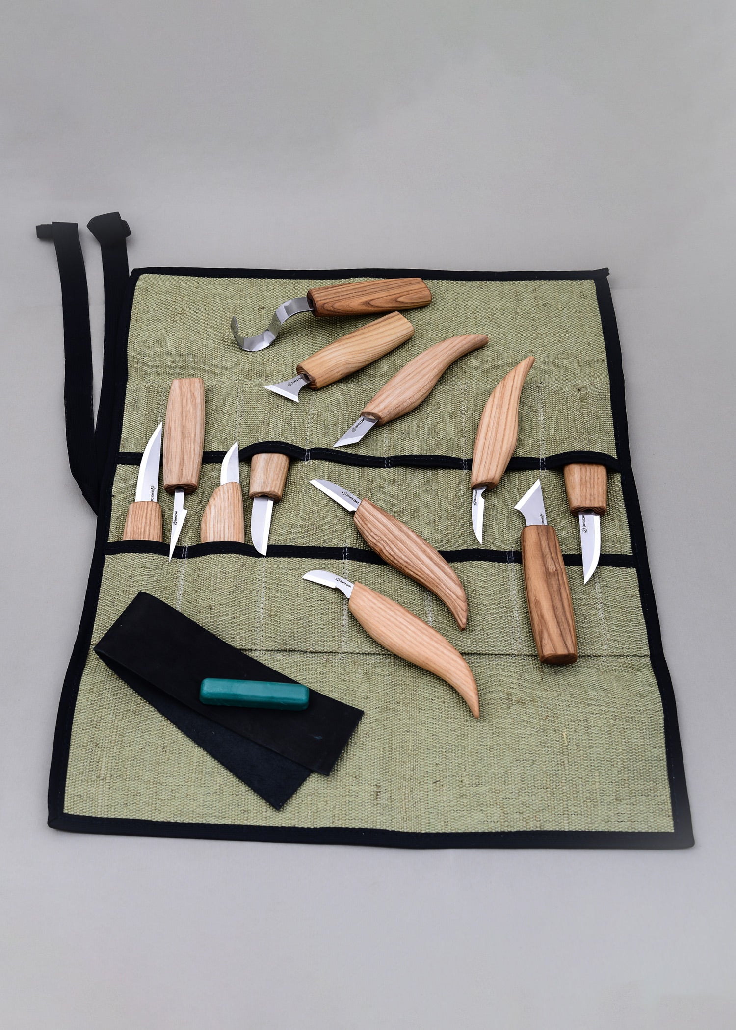 Imagen única de: Set Para Tallar Madera Con 12 Cuchillos En Rollo De Herramientas + Accesorios, Beavercraft