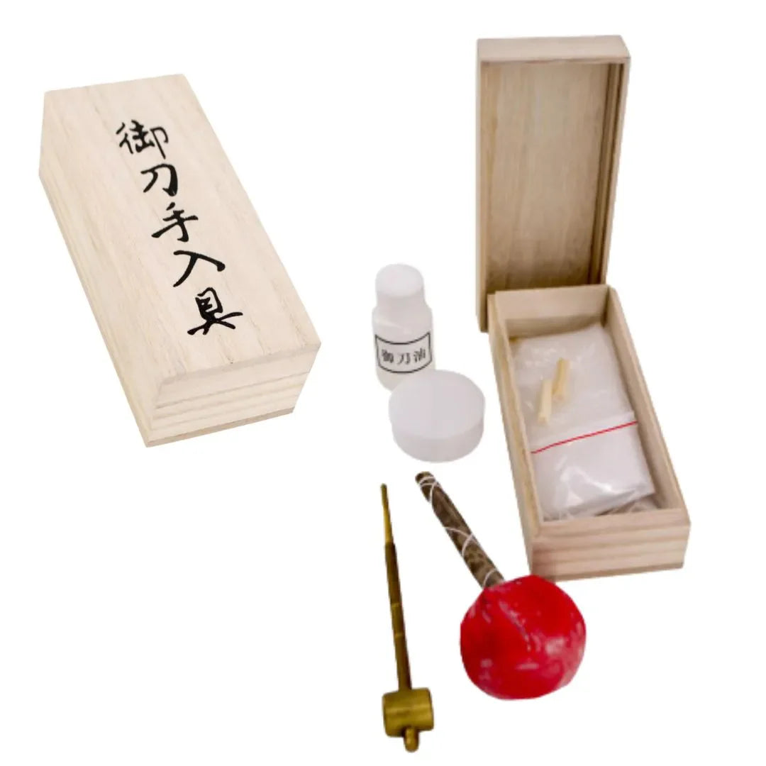 Imagen de Set de limpieza y mantenimiento de katanas parte de nuestra colección en Todo Medieval, sitio oficial.