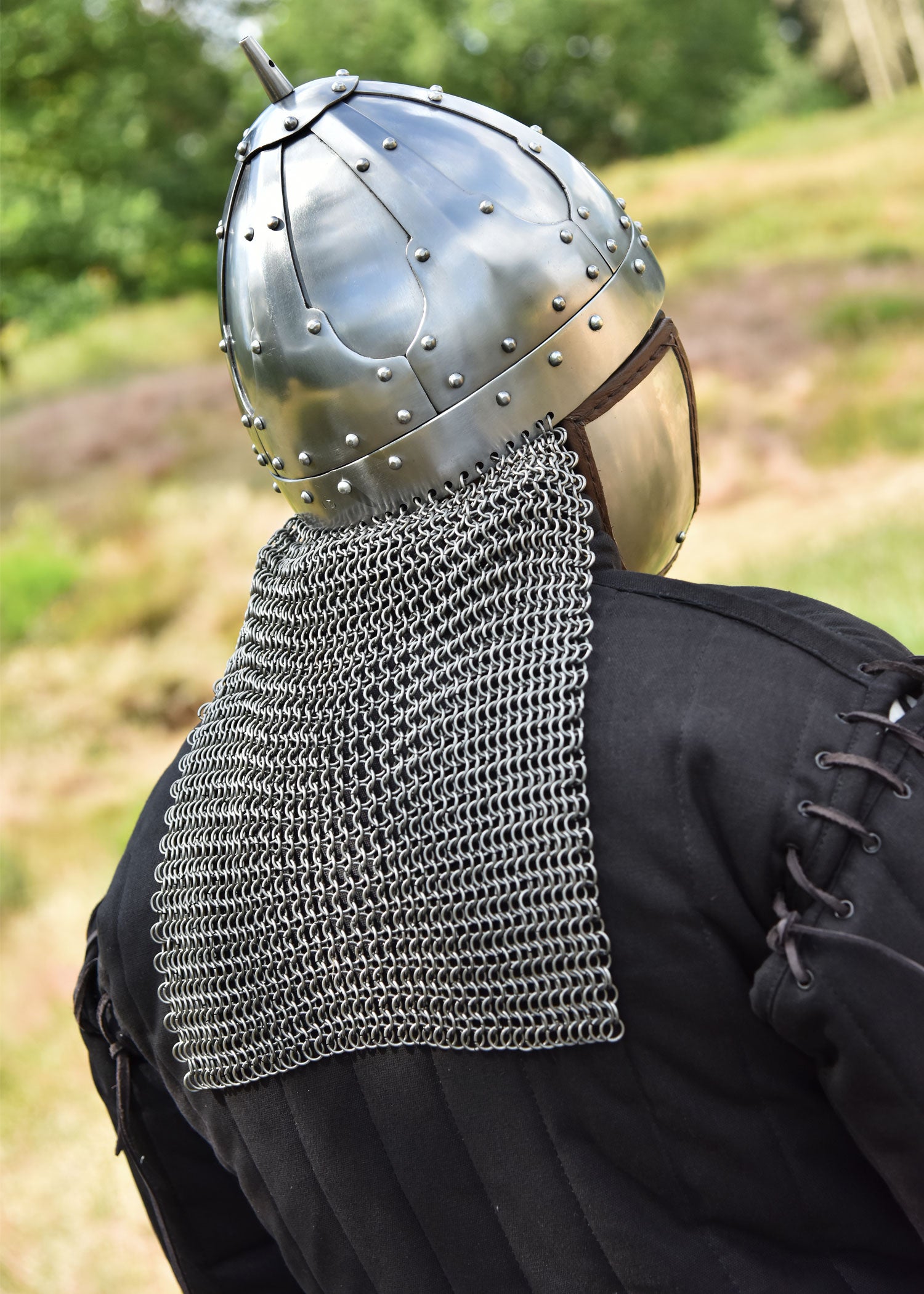 Imagen única de: Spangenhelm Con Aletas Para Las Mejillas Y Fuente, Acero De 2 Mm